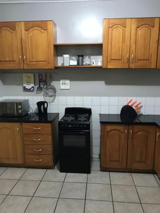 Ibex Hill Apartment- Power Backup ルサカ エクステリア 写真